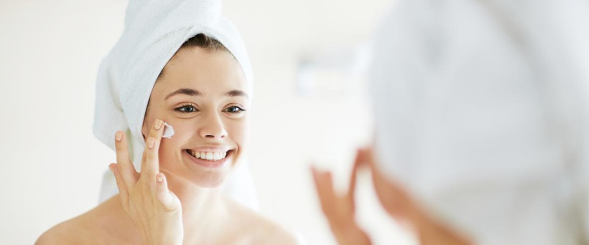 The Importance of Moisturizing: How to Keep Your Skin Healthy and Youthful